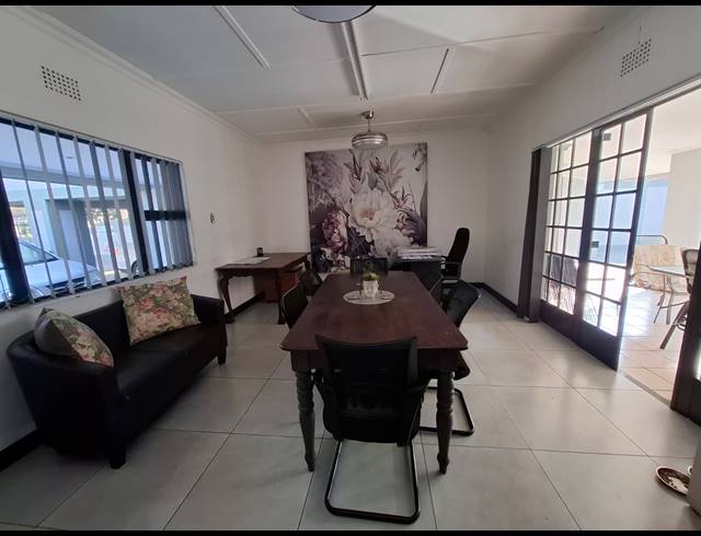 1,040M² OFFICE FOR SALE IN VANDERBIJLPARK SW 5